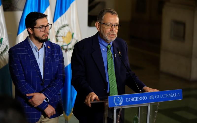 Félix Alvarado, Ministro de Comunicaciones