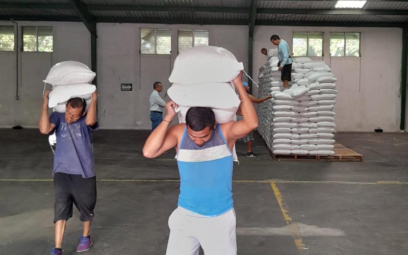 Distribuyen alimentos en Jutiapa y Retalhuleu