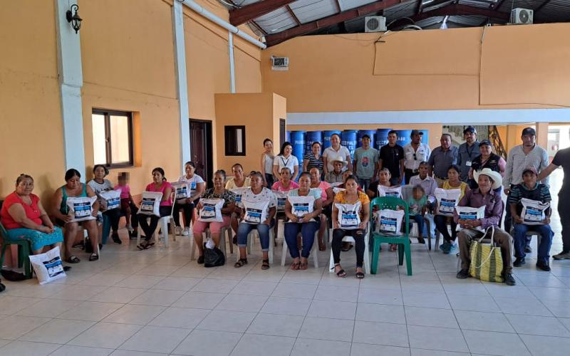 Familias de El Progreso reciben semillas de maíz