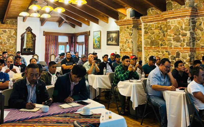 Supera el millar de productores capacitados en temas de comercialización