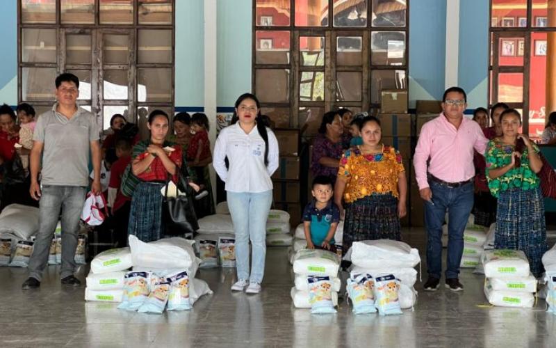 Entrega de asistencia alimentaria y evaluación nutricional en San Cristóbal Verapaz, Alta Verapaz