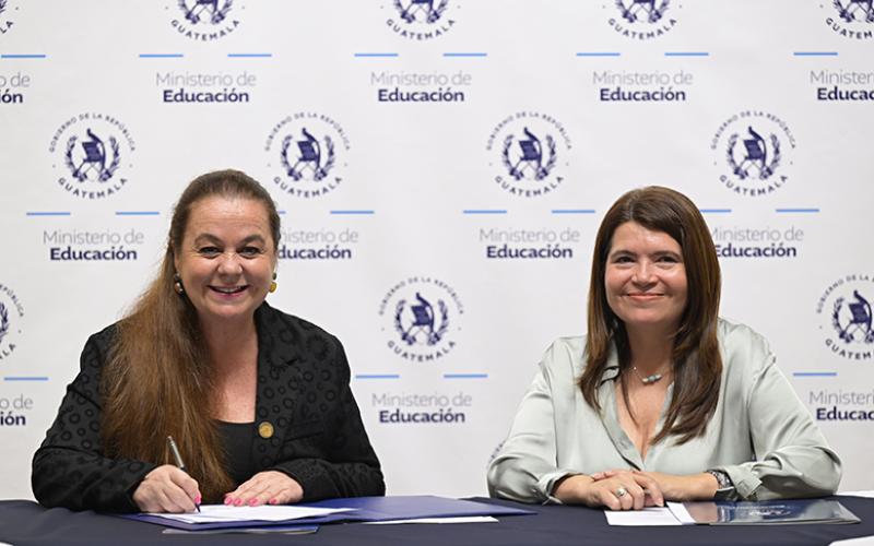 Firma de convenios interinstitucionales para avance, seguimiento y cumplimiento de metas presidenciales, el primero es con el Ministerio de Educación