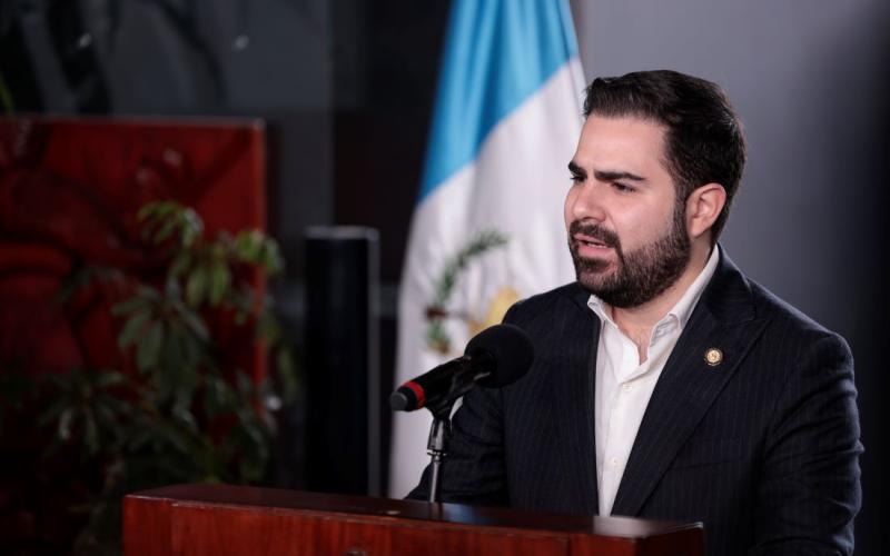 En la conferencia de prensa también participó Joaquín Barnoya, ministro de Salud, y Fernando Suriano, viceministro de Transportes.