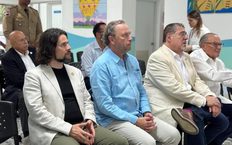 Viceministro Romero acompaña a presidente en República Dominicana