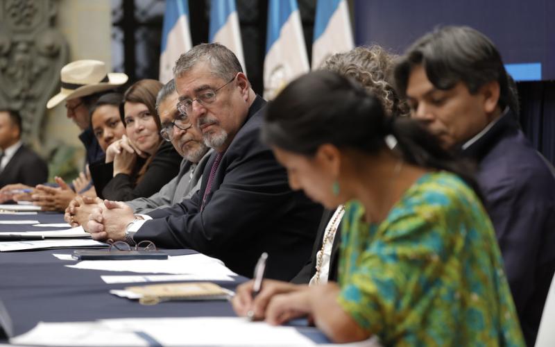 Firma de Acuerdo Agrario del Gobierno de Guatemala con organizaciones campesinas