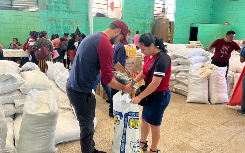Alimentos para dieciséis mil familias