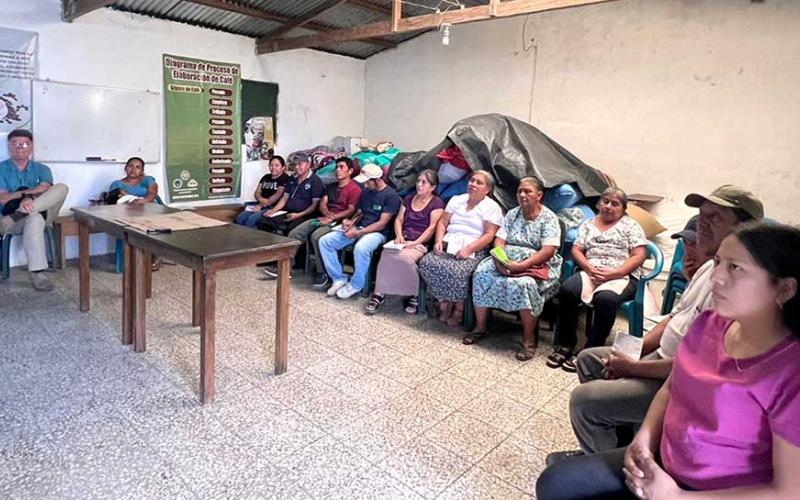 Capacitan a productores y productoras de café en plan de negocios