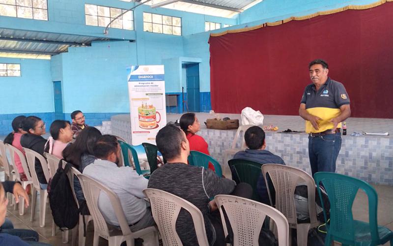 En Chimaltenango fortalecen conocimientos de Huertos Escolares