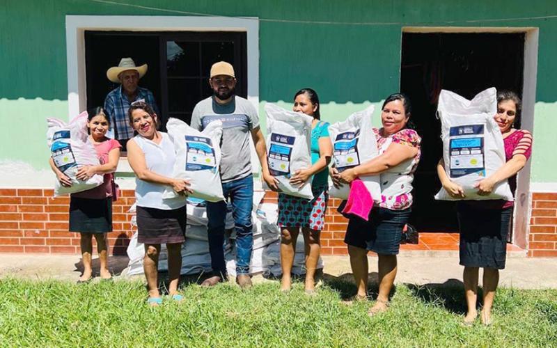 Entregan semilla mejorada en San Juan Ermita