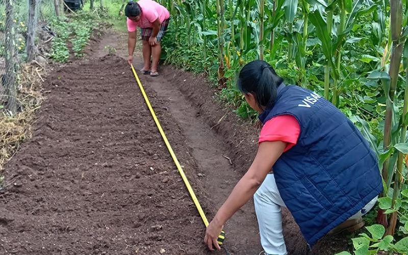 Familias de Jalapa que han impulsado proyectos reciben alimentos