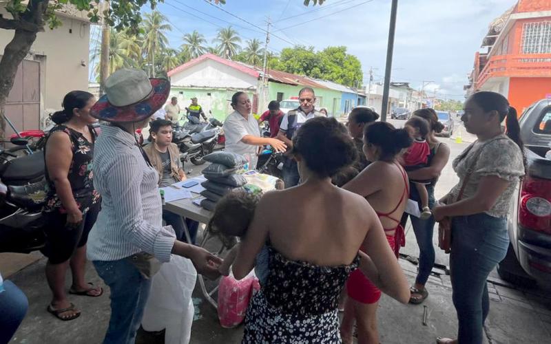 Familias de niños y niñas con desnutrición aguda reciben alimentos