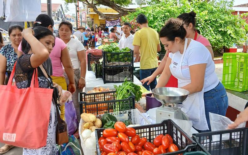 Feria del Agricultor continúa apoyando la producción agropecuaria y economía