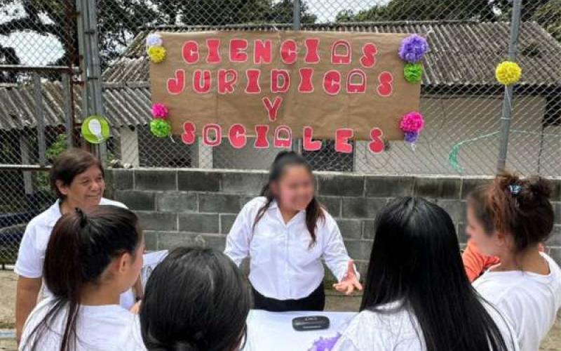 Las adolescentes de Gorriones exploran las opciones para elegir una carrera