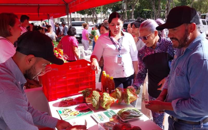 Jalapa celebra la Feria del Agricultor