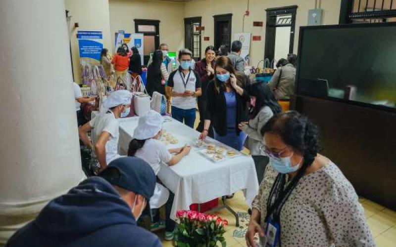 Adolescentes de Medidas Socioeducativas llevaron productos hechos por ellos, al bazar realizado en la Defensa Pública Penal