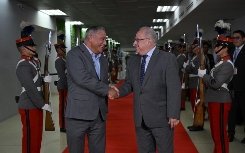 Canciller guatemalteco recibe al Primer Ministro de Belice