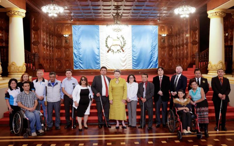 Primera Dama Lucrecia Peinado 