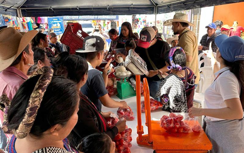 Sacapulas y Joyabaj Quiché viven la feria agrícola