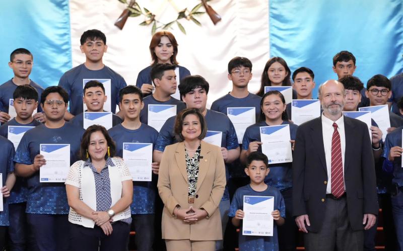 Juventud destacada en robótica, representará a Guatemala en competencias internacionales