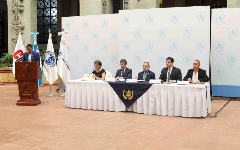 El Ministerio de Comunicaciones, Infraestructura y Vivienda (CIV), junto con el Ministerio de Salud Pública y Asistencia Social -MSPAS- y el acompañamiento de la Comisión Nacional contra la Corrupción, informa a la población sobre las acciones emprendidas ante el último contrato para la construcción y equipamiento del Hospital de la Cabecera Municipal de San Pedro Necta, Huehuetenango, bajo la Unidad de Construcción de Edificios del Estado (UCEE). 