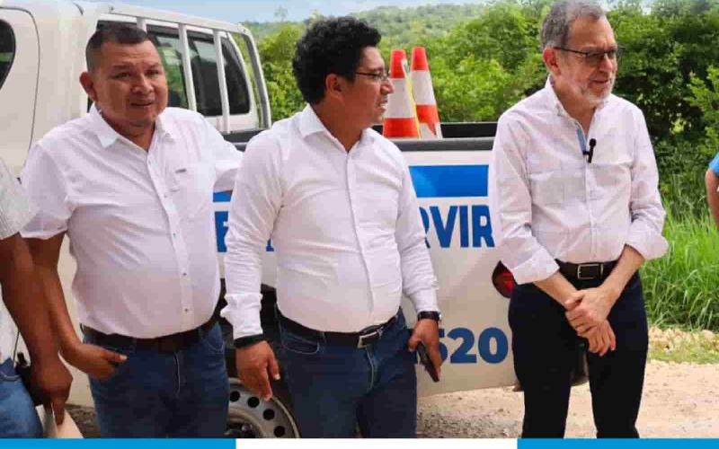 El Ministro de Comunicaciones, Infraestructura y Vivienda (CIV), Félix Alvarado, realizó una gira de trabajo en el departamento de Petén. Durante la misma sostuvo una reunión con autoridades de las comunidades de Flores, San Andrés, San Benito, Sacpuy y San José.