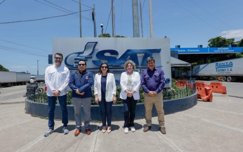 Autoridades de comercio y adunas de El Salvador y Guatemala