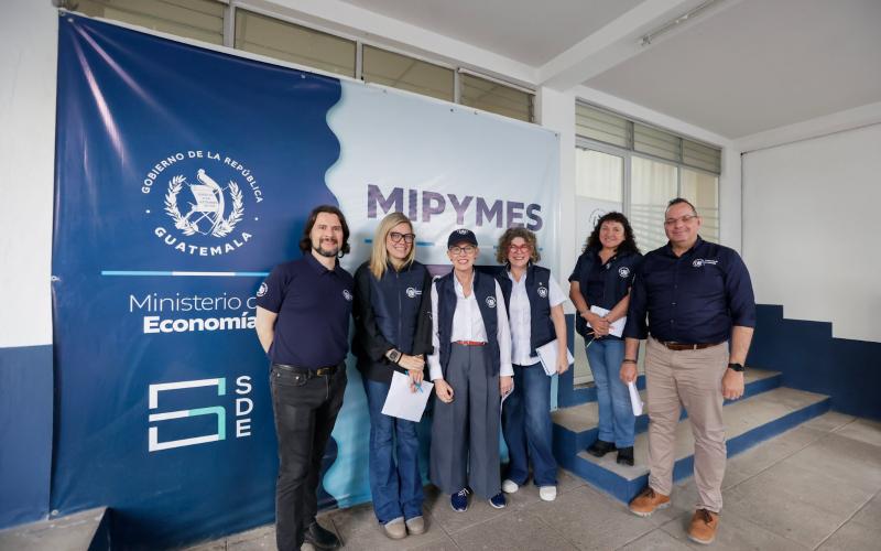 Ministra de economía y viceministros realizan gira en Quetzaltenango
