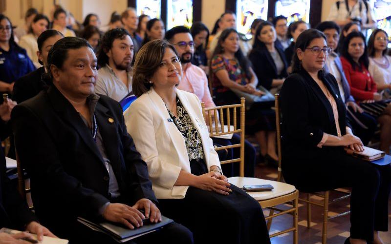 Vicepresidenta Karin Herrera