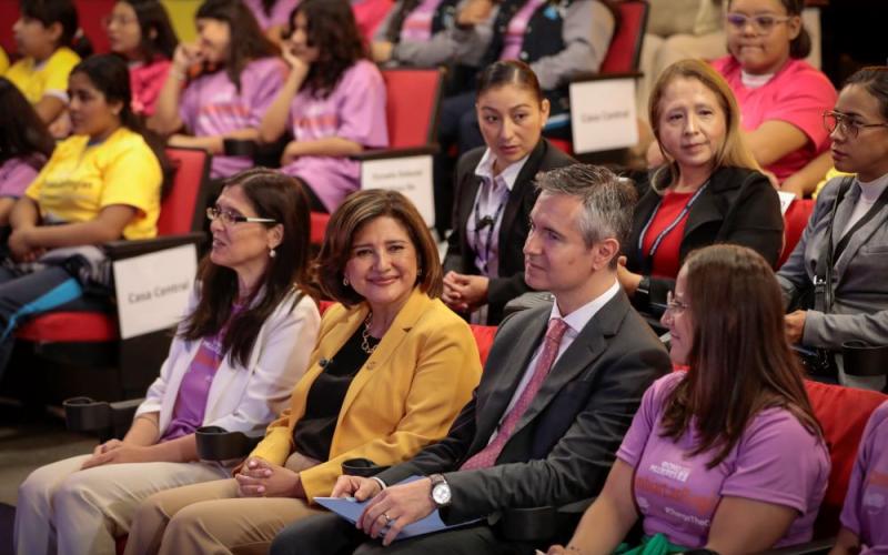 Vicepresidenta Karin Herrera