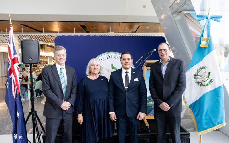 Embajada de Guatemala en Australia inaugura exhibición en el aeropuerto de Canberra