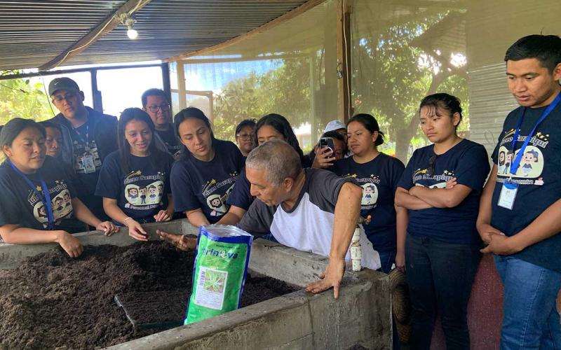 Docentes promueven la aplicación de huertos escolares