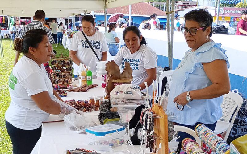 En Feria del Agricultor de San Francisco, Petén, promueve productos locales 