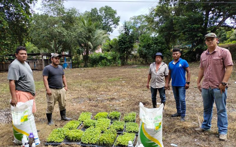 Entrega parcela demostrativa en Flores