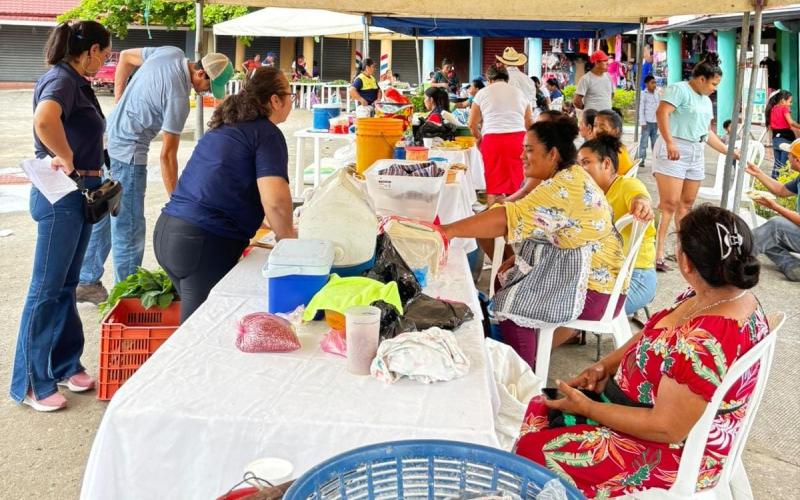 Feria del Agricultor impulsa el comercio en Santa Ana, Petén