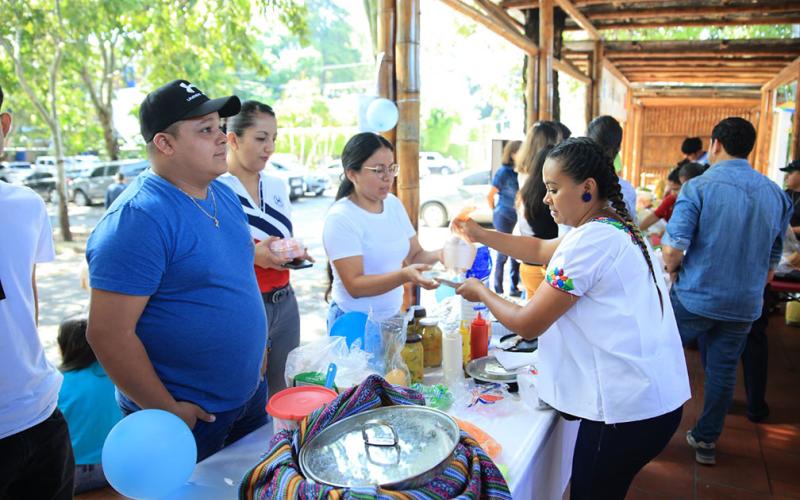 Fervor cívico brota en conmemoración de las fiestas patrias