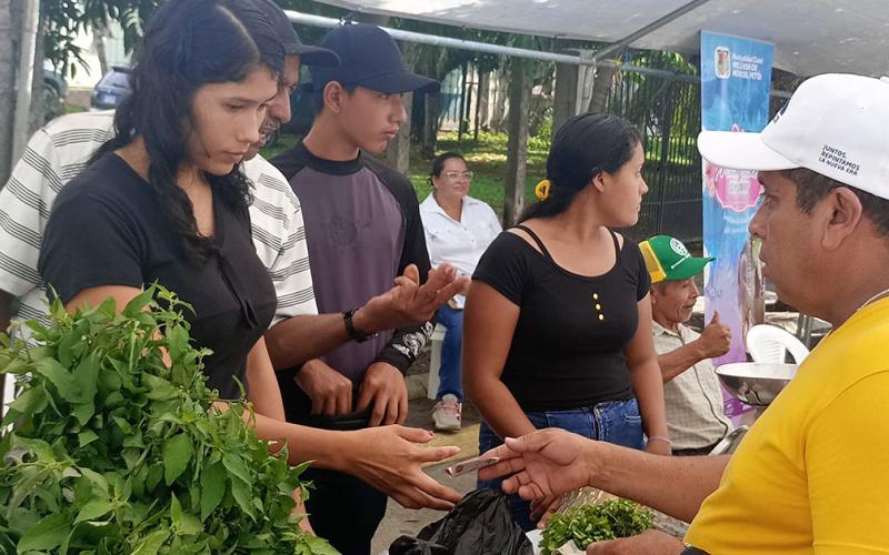 Melchor de Mencos realiza Feria del Agricultor