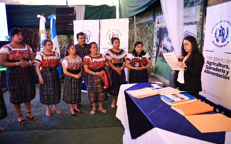 Mujeres organizadas buscan el desarrollo de Santa Lucía Utatlán