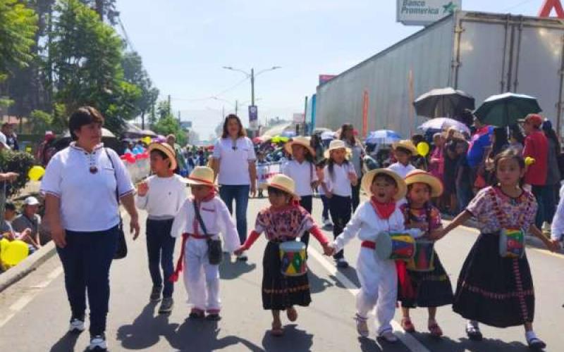 Las niñas y niños del CAI de Xela participaron en el desfile de Preprimaria de las Fiestas de Independencia.