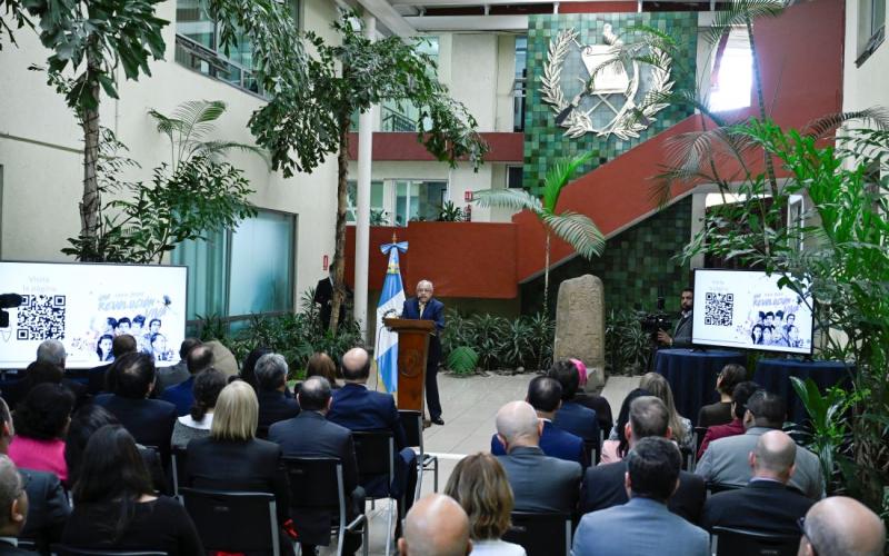 El Canciller Carlos Ramiro Martínez presenta reseña histórica del 20 de octubre día de la Revolución 