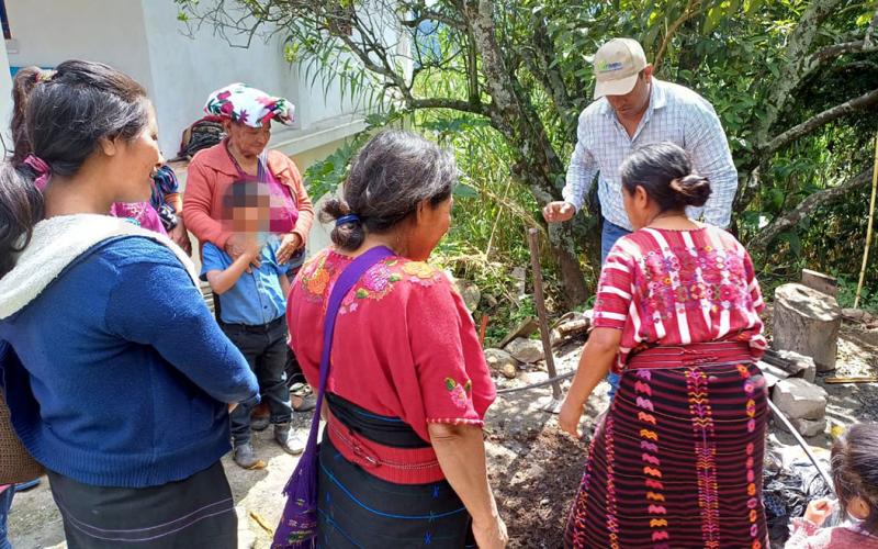 Abono orgánico permite mejores cosechas y beneficia la salud del suelo
