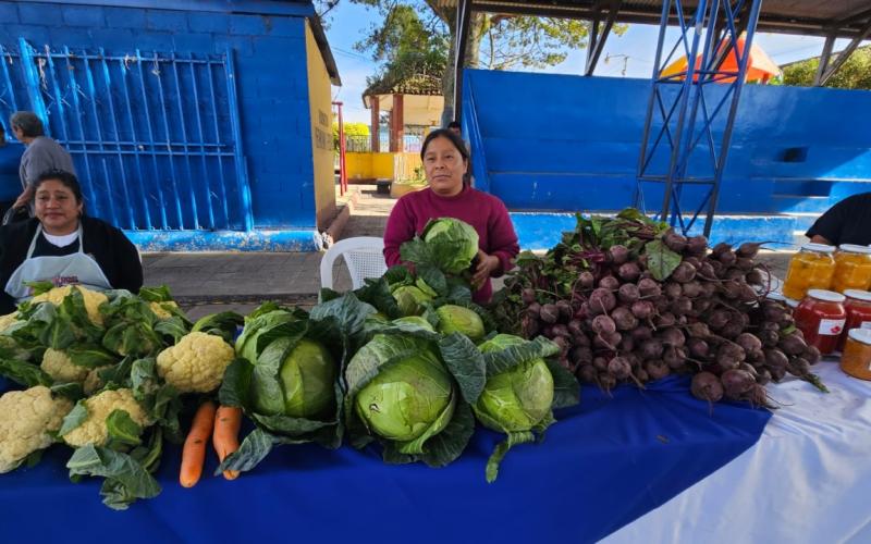El Tejar realiza Feria del Agricultor en apoyo a productores locales