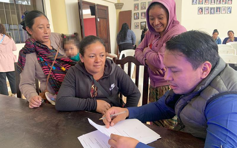 Impulsan ahorro y crédito comunitario con mujeres agricultoras de Parramos