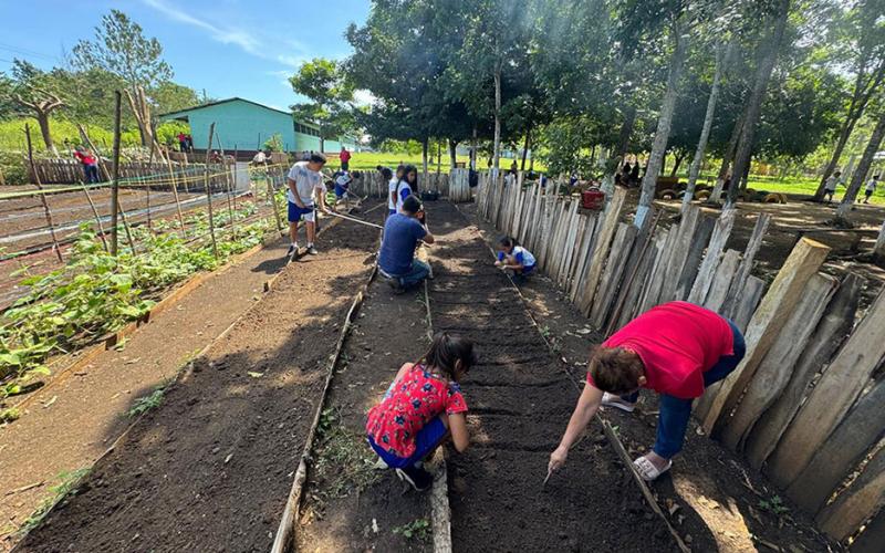 Petén recibe asistencia técnica y capacitación relativa a huertos escolares