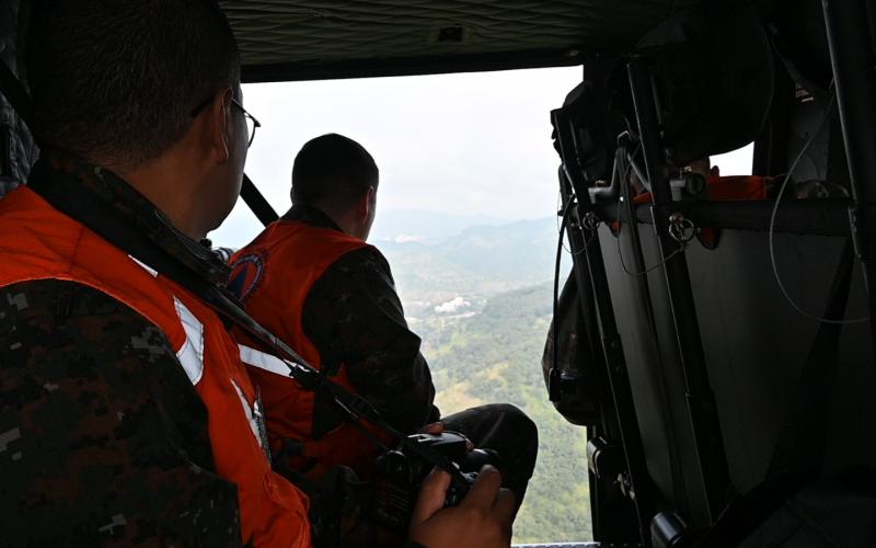 Ejército de Guatemala realizó sobrevuelo de reconocimiento en zonas volcánicas para el monitoreo de los lahares.