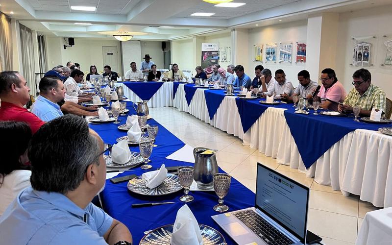 Se desarrolla un diálogo del programa “𝙋𝙚𝙩𝙚́𝙣 𝙢𝙖́𝙨 𝙎𝙤𝙨𝙩𝙚𝙣𝙞𝙗𝙡𝙚”