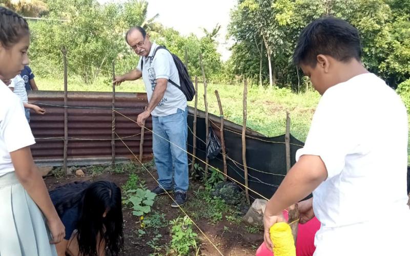 Seguimiento y asistencia técnica a huertos escolares en San Marcos