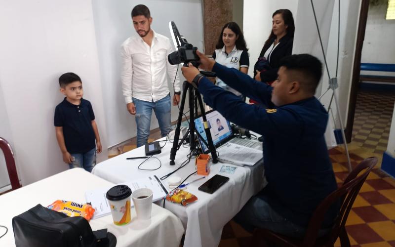 Jornada móvil del Instituto Guatemalteco de Migración facilita emisión de pasaportes en Cobán