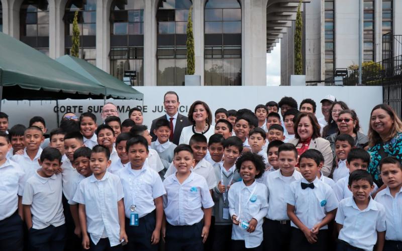 Se impulsa la educación científica y tecnológica mediante la firma de un convenio entre Senacyt y Banguat