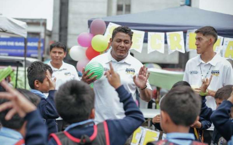 Los Servidores Cívicos de Casa Joven Mixco acompañaron la celebración del Día del Niño.