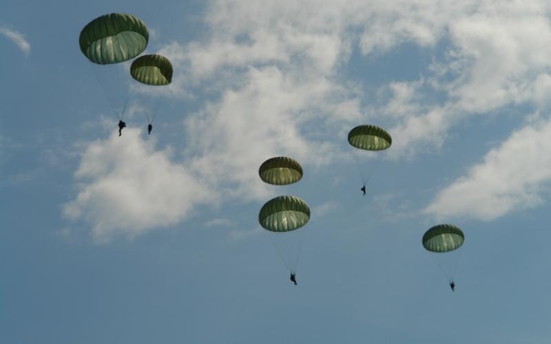 Curso Básico de Paracaidismo para Civiles.